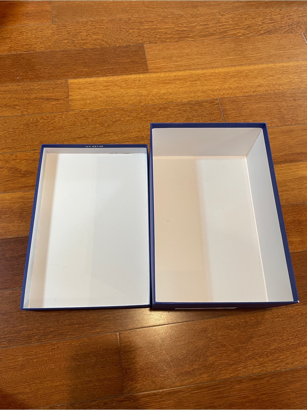 Stuart Weitzman shoe box and dust bag - Picture 2 of 3